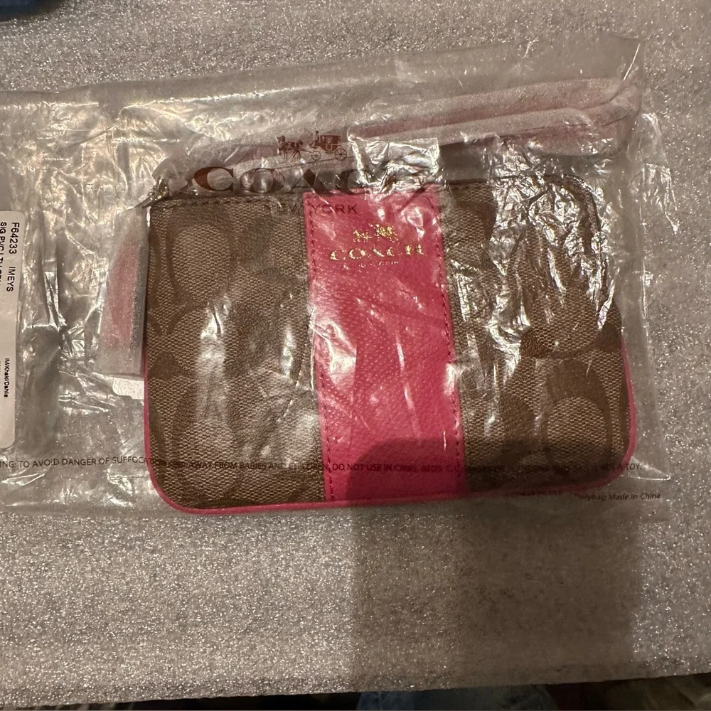 NWT Coach Signature Brown and Pink Wristlet - Picture 3 of 4